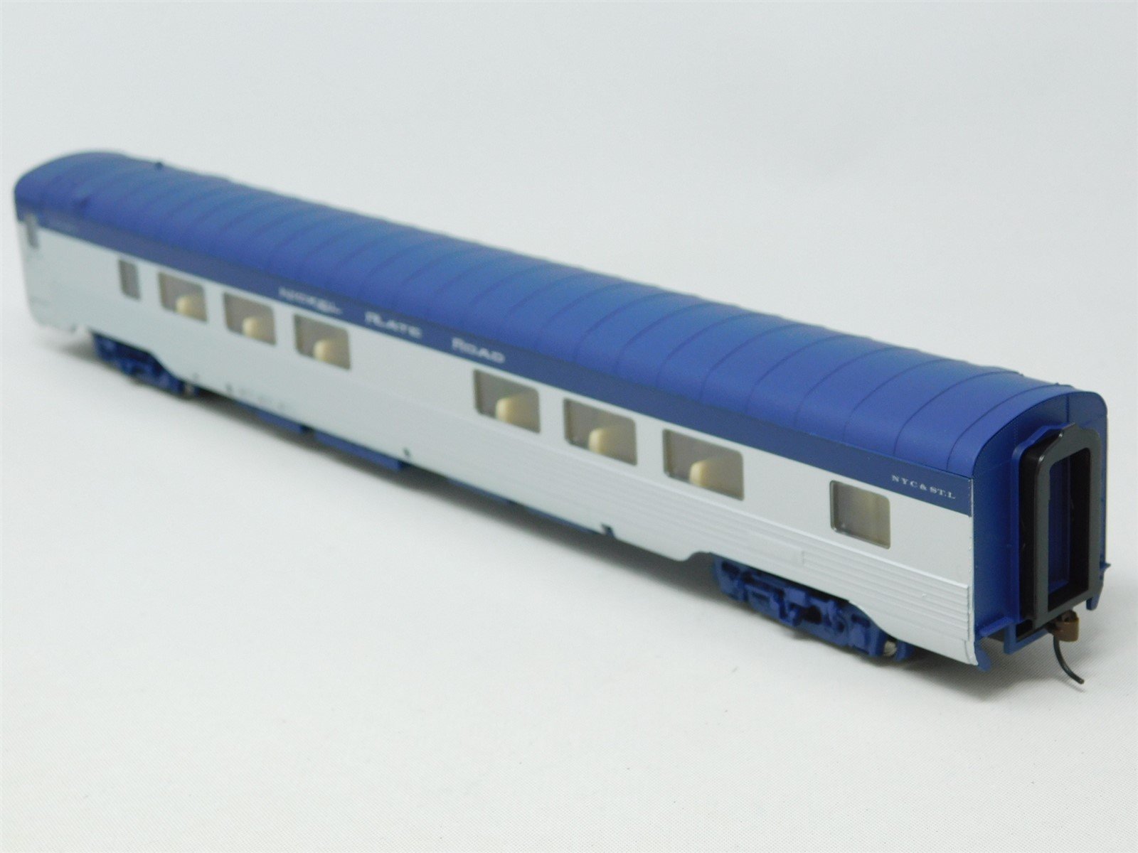 HO Scale Walthers #932-16761 NKP Nickel Plate Road 52-Seat Coach Passenger