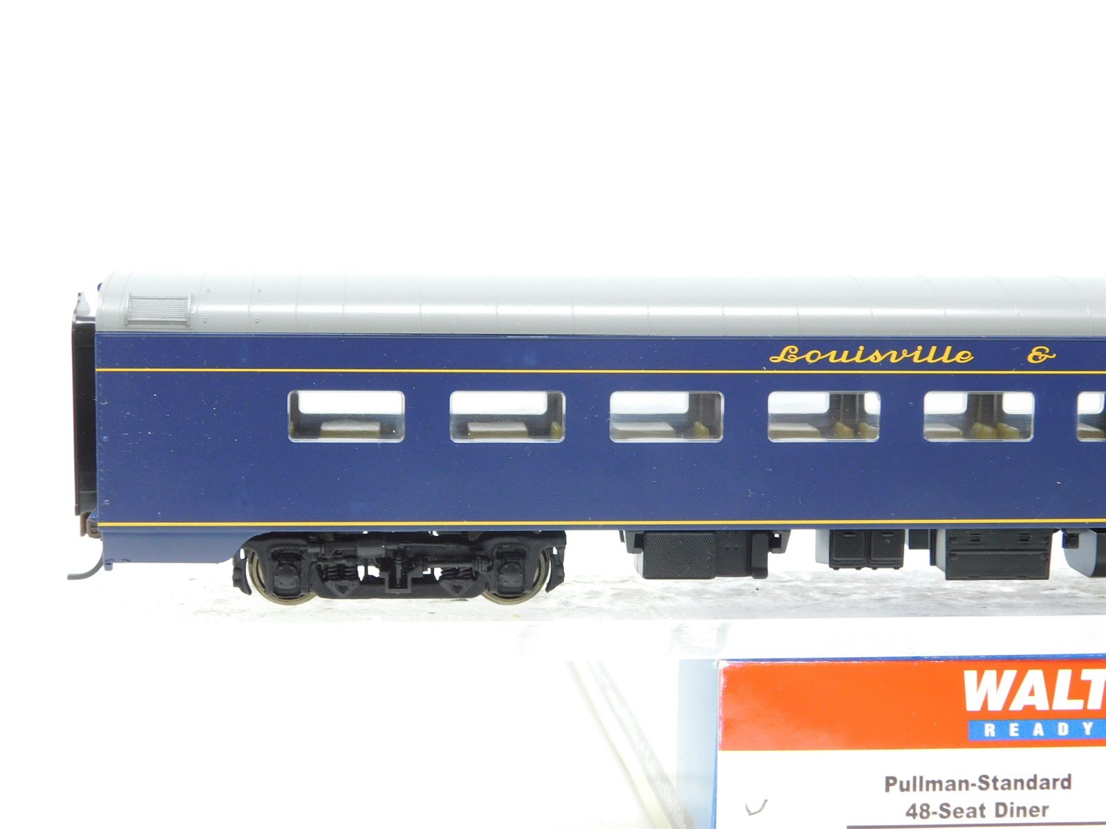 HO Scale Walthers #932-6835 L&N Louisville & Nashville 48-Seat Diner Passenger
