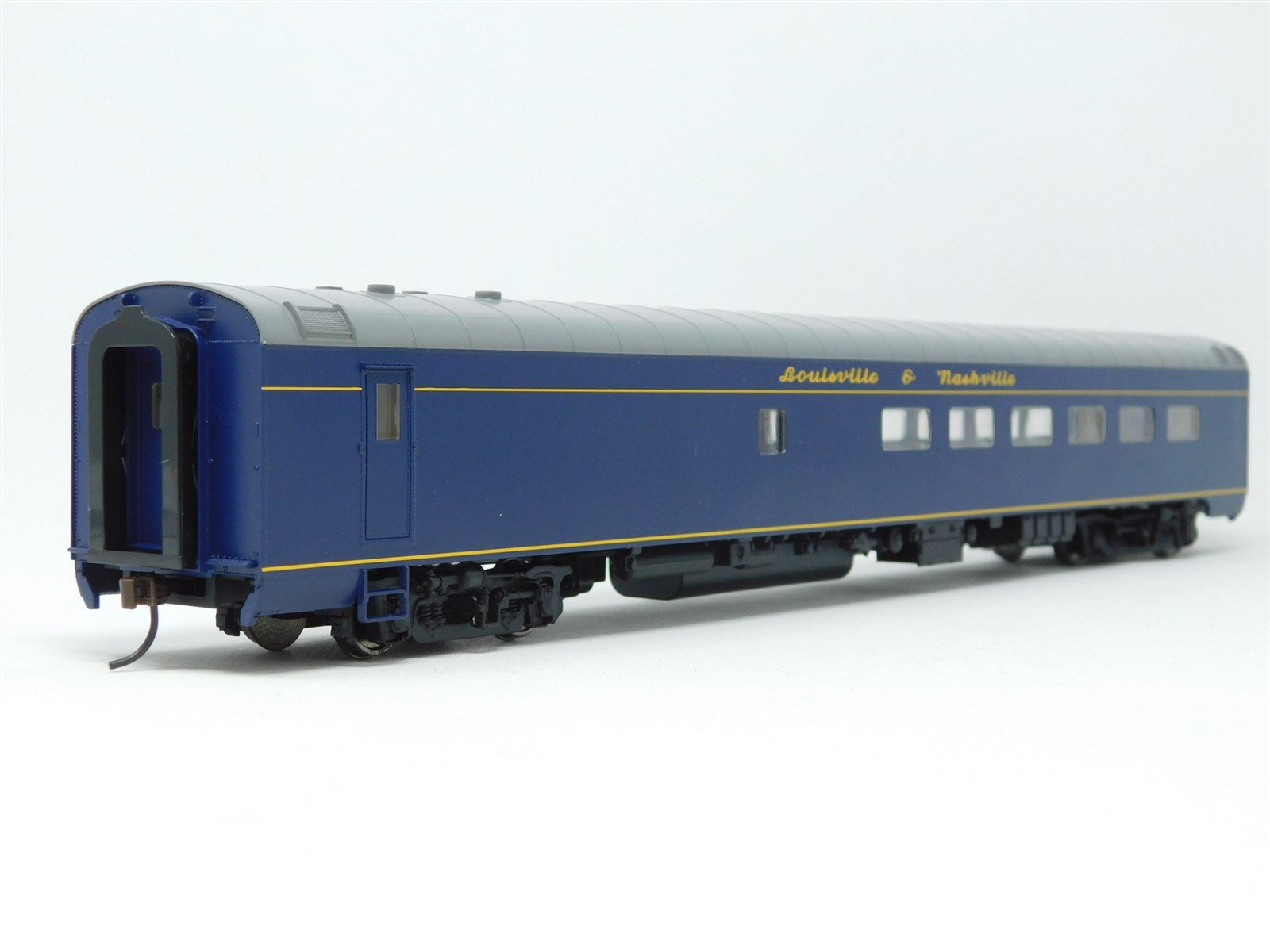 HO Scale Walthers #932-6835 L&N Louisville & Nashville 48-Seat Diner Passenger