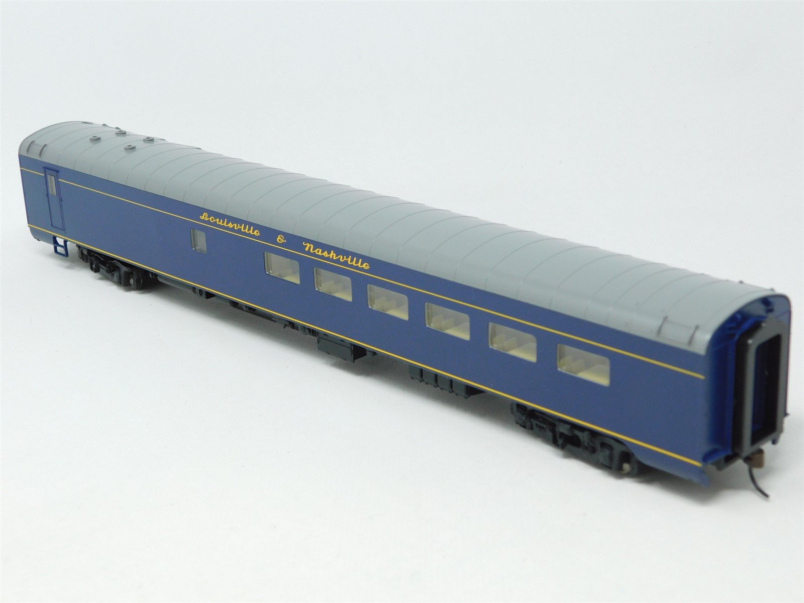 HO Scale Walthers #932-6835 L&N Louisville & Nashville 48-Seat Diner Passenger