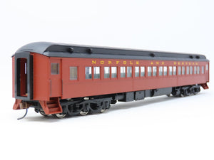 HO Scale Walthers #932-10118 N&W Norfolk & Western Heavyweight Coach Passenger