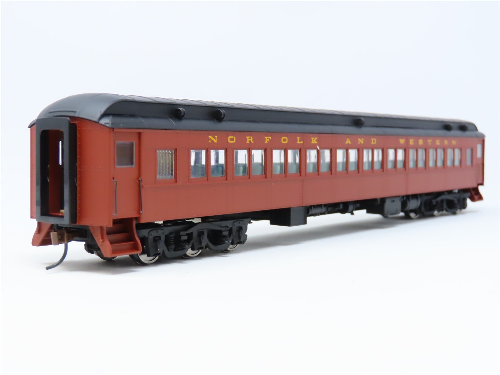 HO Scale Walthers #932-10118 N&W Norfolk & Western Heavyweight Coach Passenger