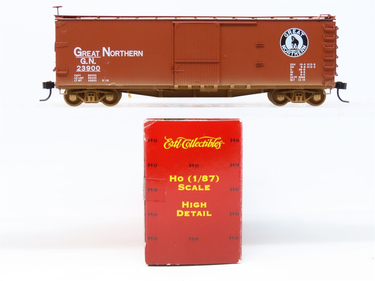 HO Scale Ertl 4381 GN Great Northern 50&#39; Single Door Box Car #23900 - Weathered