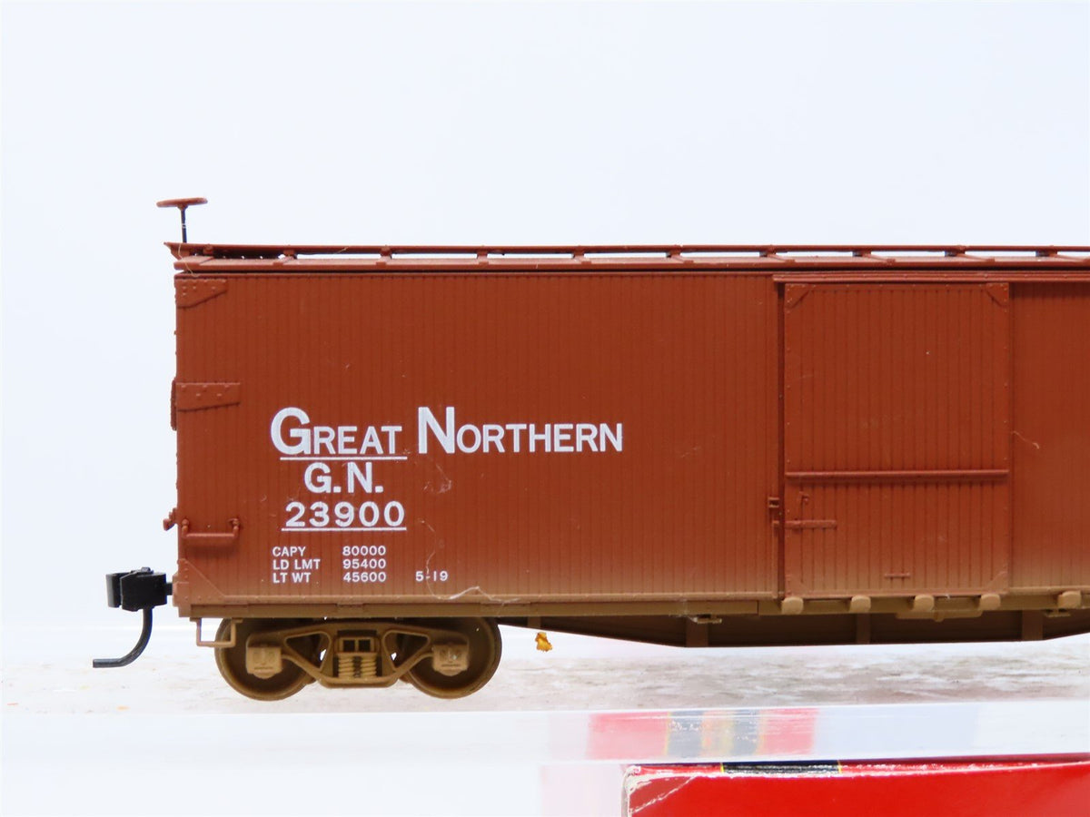 HO Scale Ertl 4381 GN Great Northern 50&#39; Single Door Box Car #23900 - Weathered