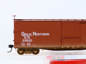 HO Scale Ertl 4381 GN Great Northern 50' Single Door Box Car #23900 - Weathered