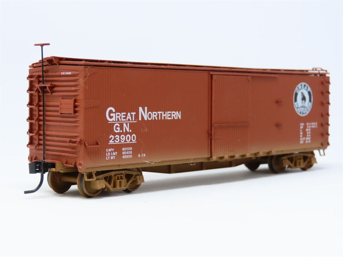 HO Scale Ertl 4381 GN Great Northern 50&#39; Single Door Box Car #23900 - Weathered