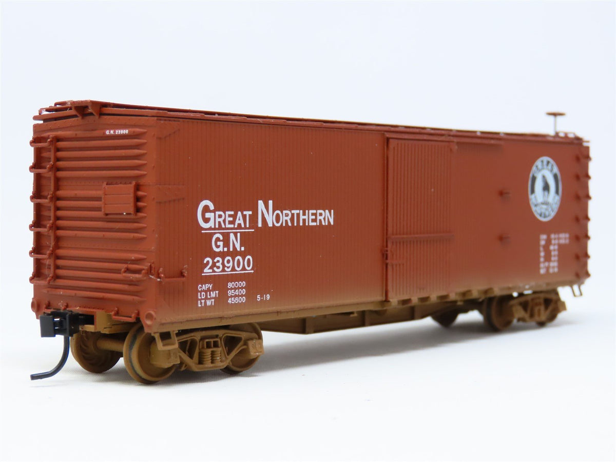 HO Scale Ertl 4381 GN Great Northern 50&#39; Single Door Box Car #23900 - Weathered