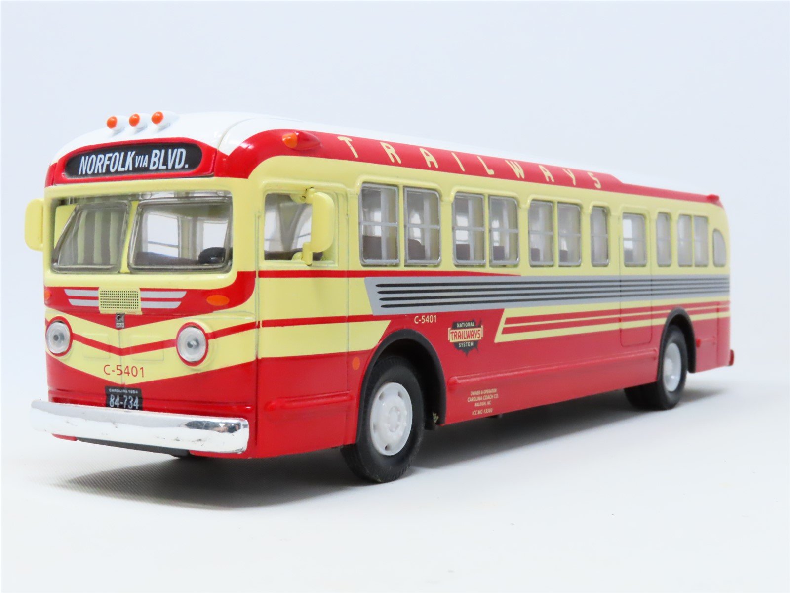O 1/50 Scale Corgi #US54021 Vintage Bus Carolina Trailways 