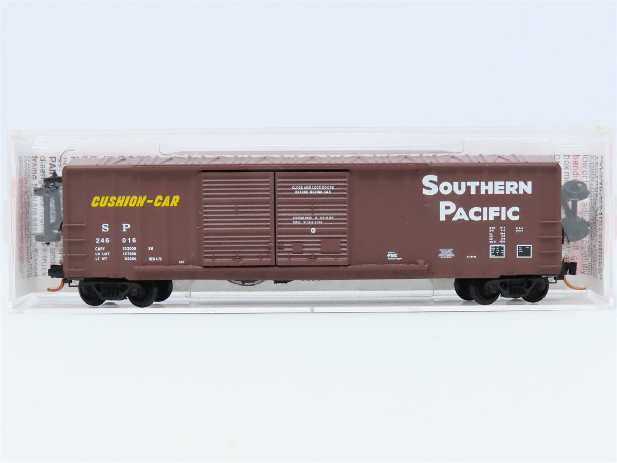 N Micro-Trains MTL 03000050 SP Southern Pacific 50&#39; Cushioned Box Car #246016