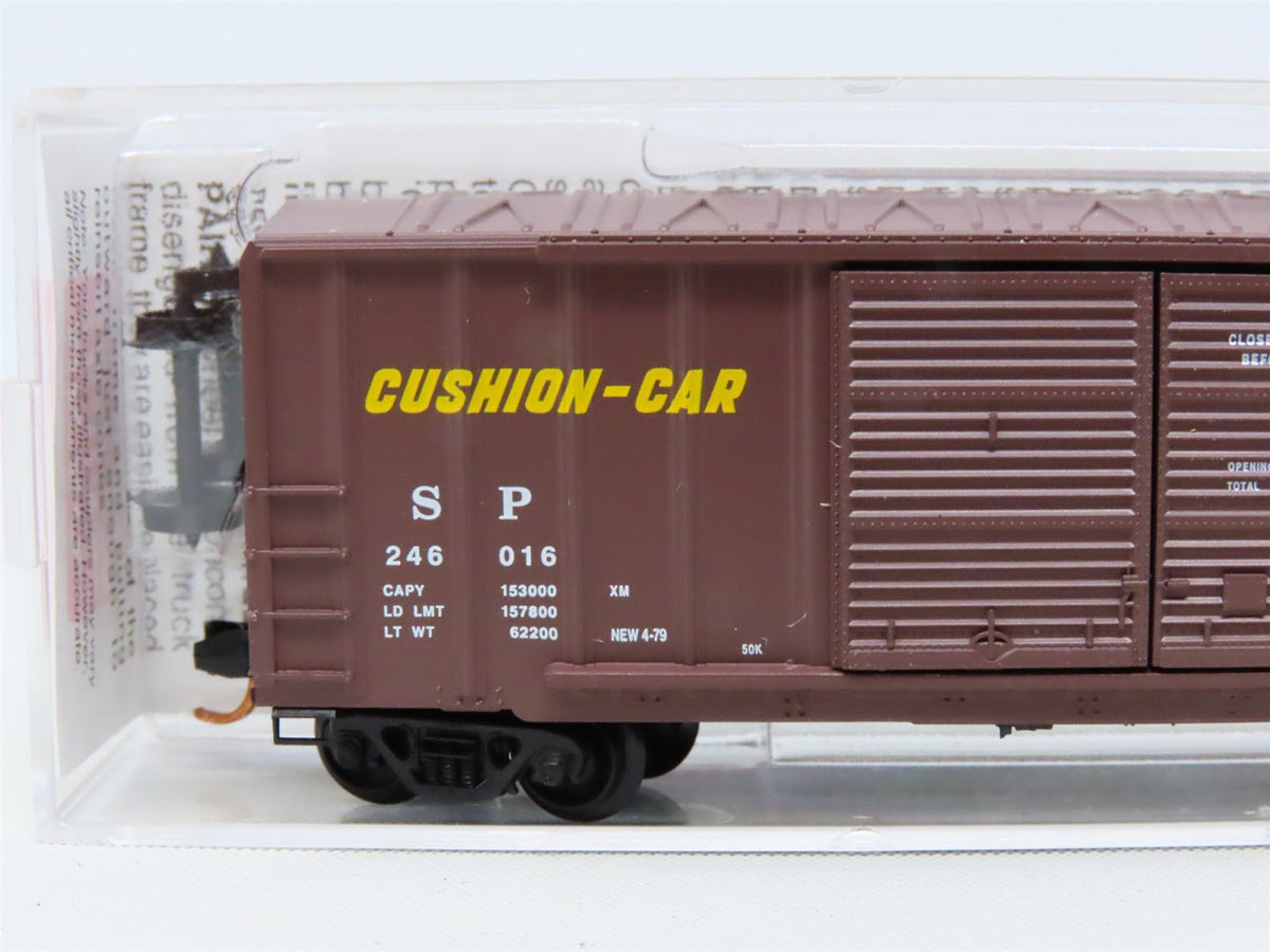 N Micro-Trains MTL 03000050 SP Southern Pacific 50&#39; Cushioned Box Car #246016