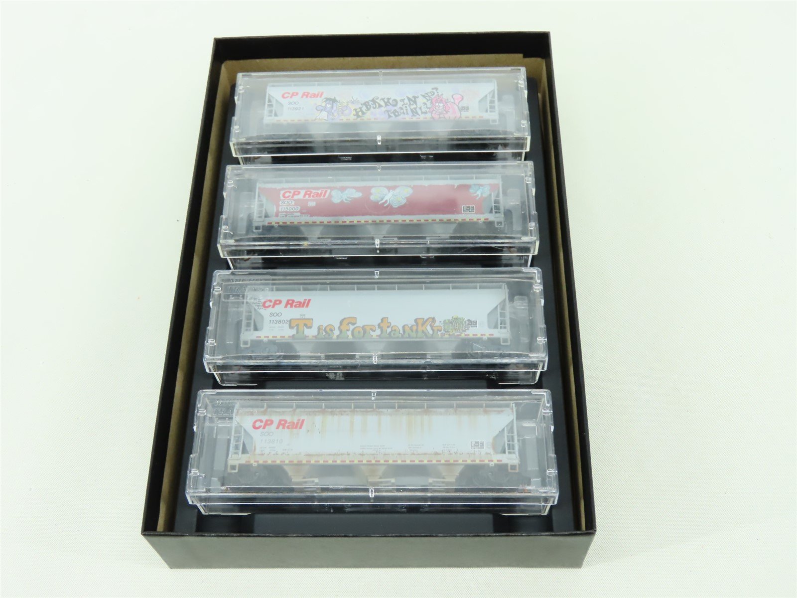 N Micro-Trains MTL 99305340 SOO/CP Rail Graffiti 4-Bay Covered Hoppers 4-Pack