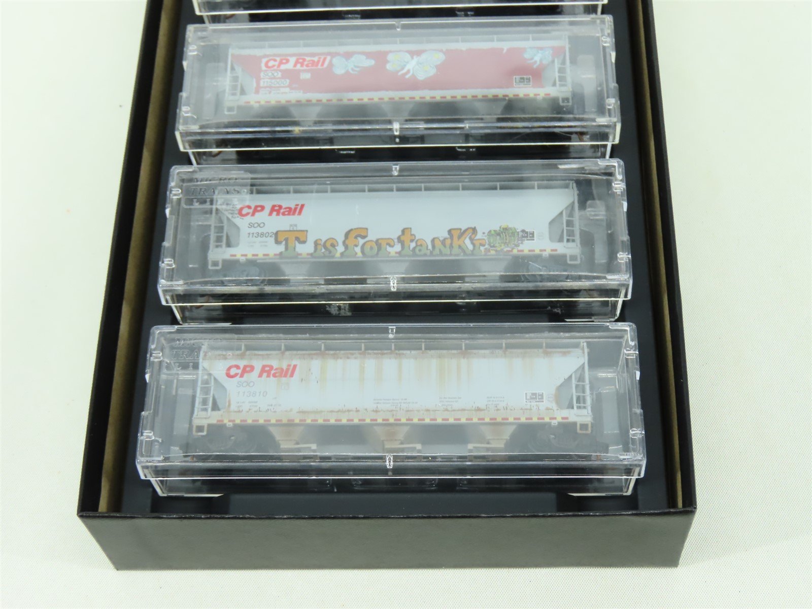 N Micro-Trains MTL 99305340 SOO/CP Rail Graffiti 4-Bay Covered Hoppers 4-Pack
