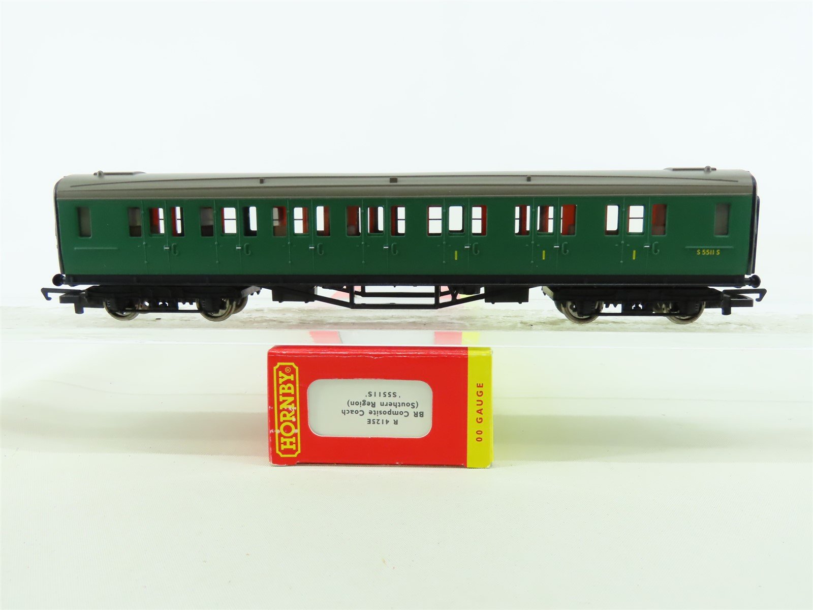 OO Hornby R4125E BR British Southern Region Composite Coach Passenger #S5511S
