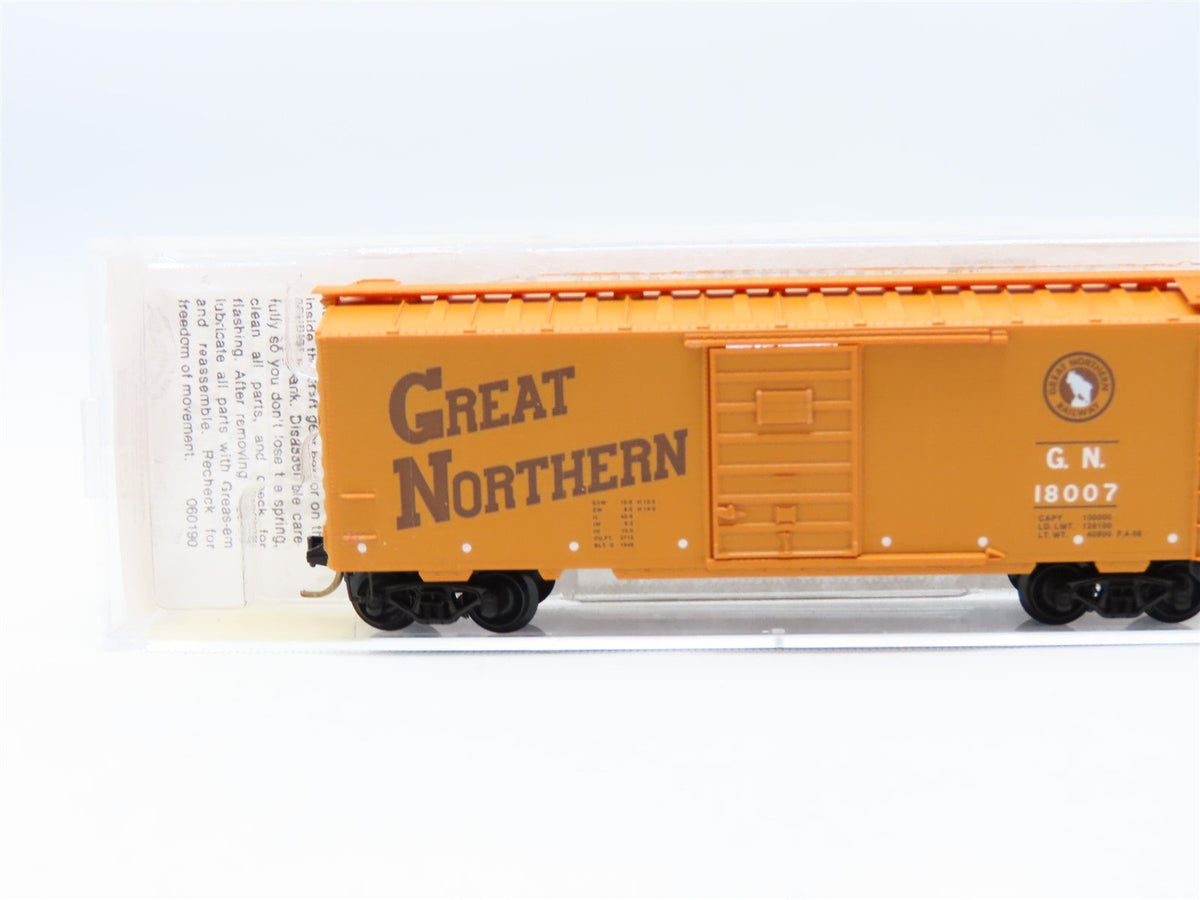 N Scale Micro-Trains MTL #20190 GN Great Northern Circus Car 40&#39; Box Car #18007