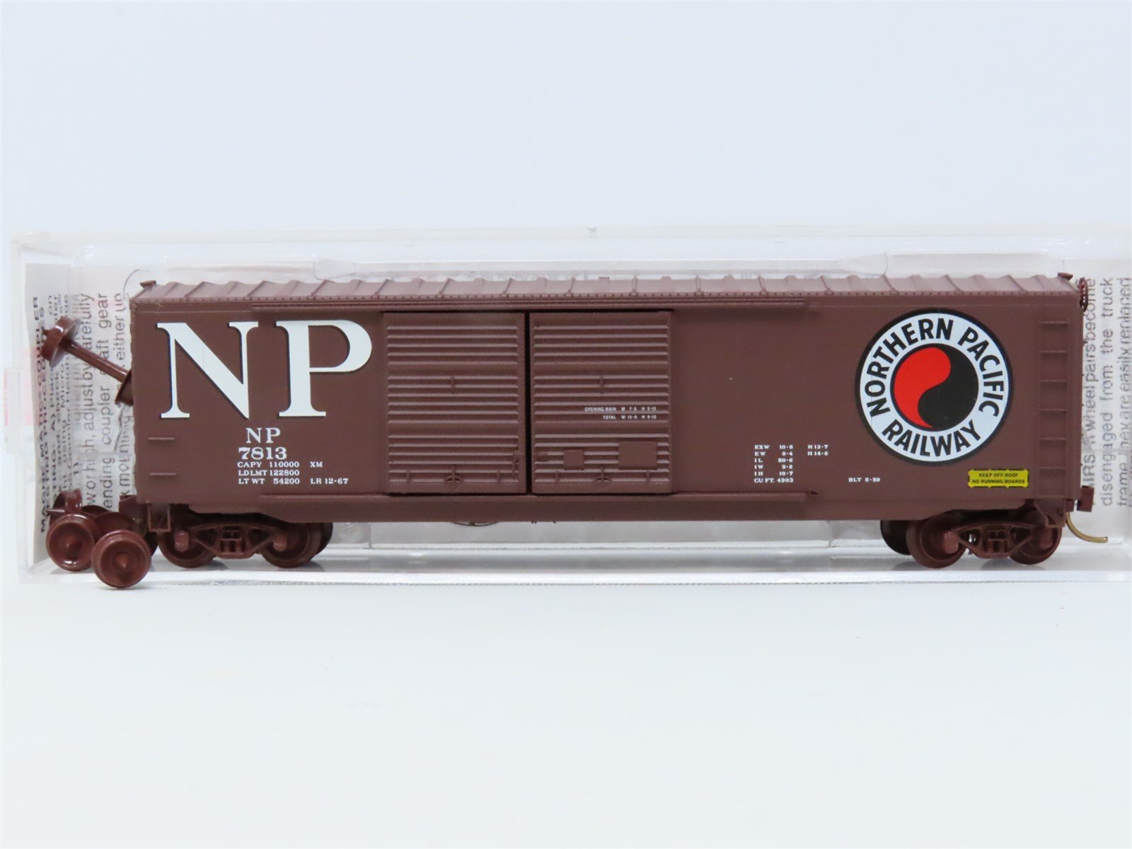 N Scale Micro-Trains MTL 37050 NP Northern Pacific 50' Double Door Box Car #7813