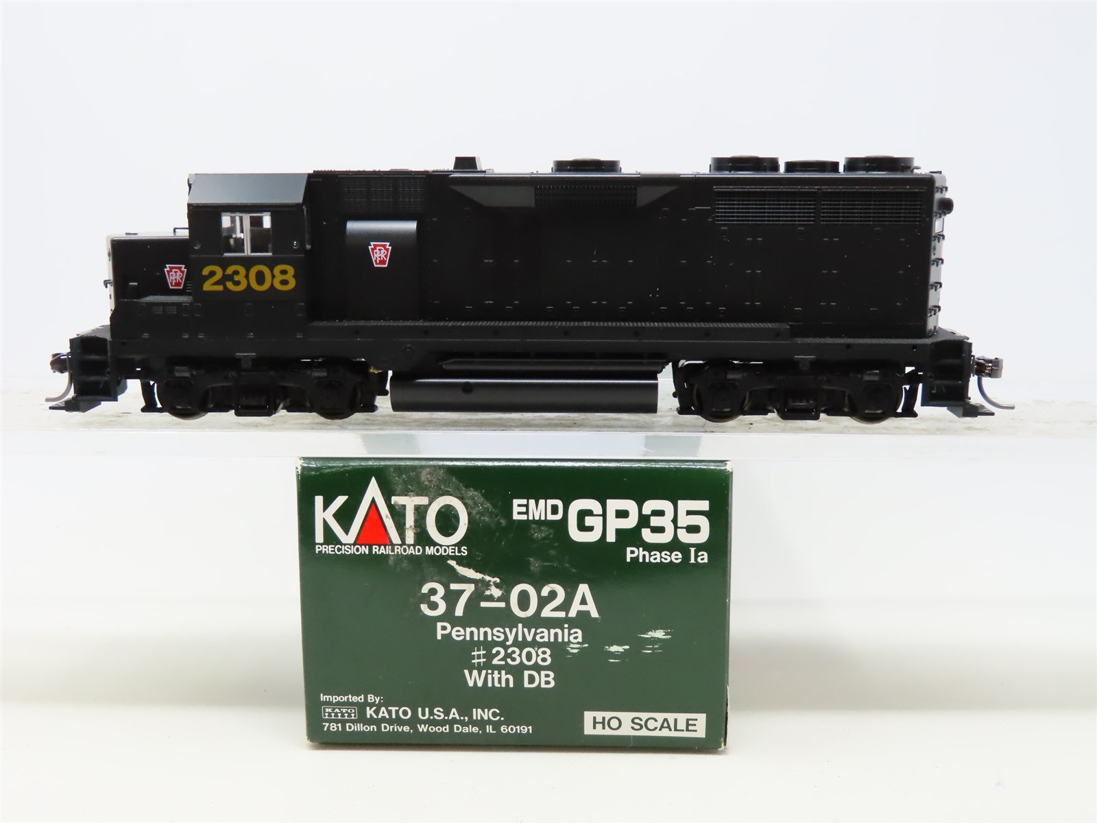 HO Scale KATO 37-02A PRR Pennsylvania EMD GP35 Ph. 1a Diesel Locomotive #2308