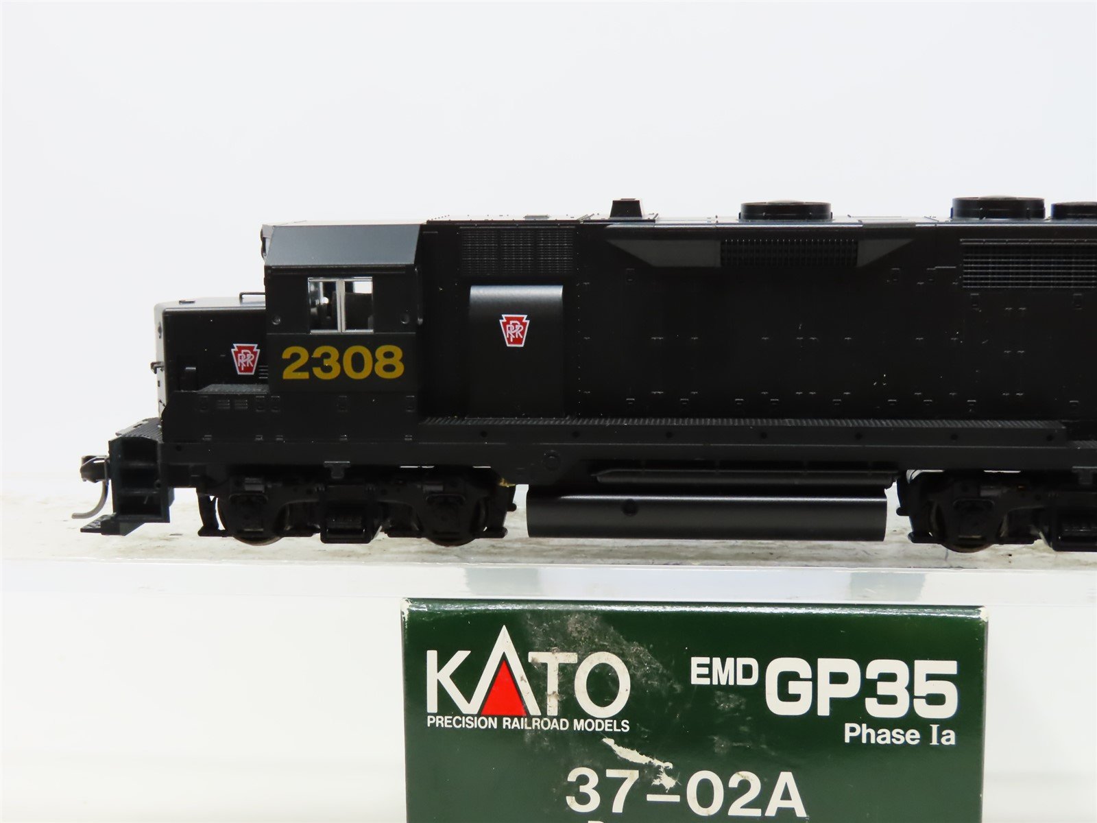 HO Scale KATO 37-02A PRR Pennsylvania EMD GP35 Ph. 1a Diesel 