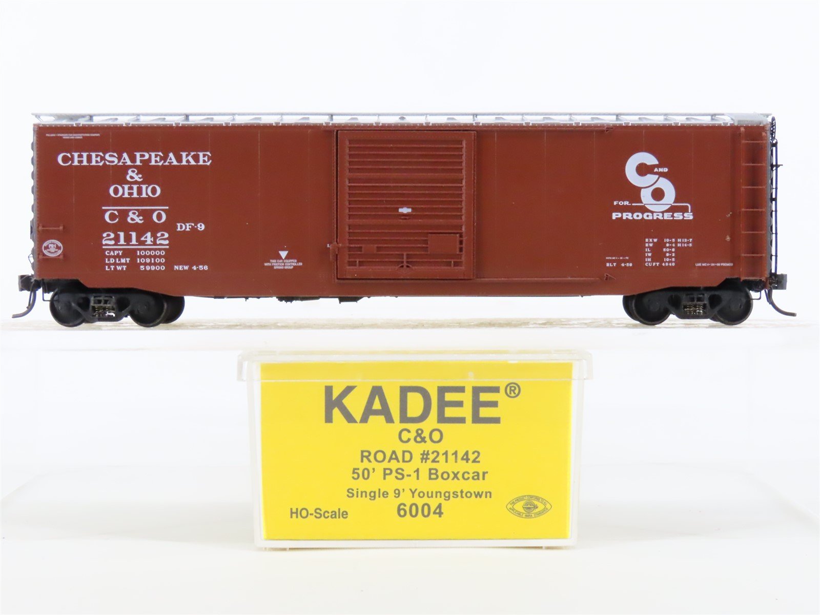 HO Scale Kadee 6004 C&O "For Progress" 50' Single Youngstown Door Box Car #21142