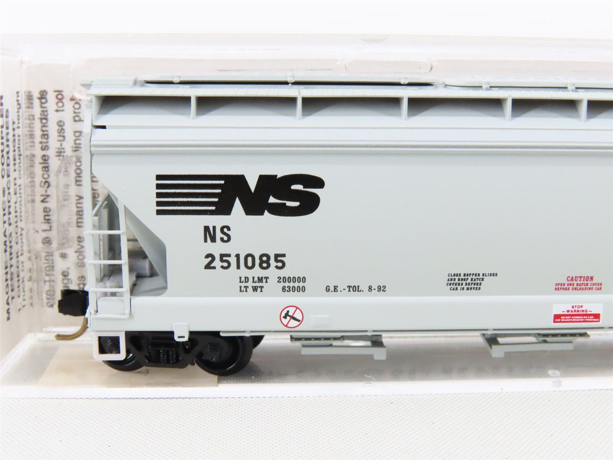 N Micro-Trains MTL 94030 NS Norfolk Southern ACF 3-Bay Covered Hopper #251085