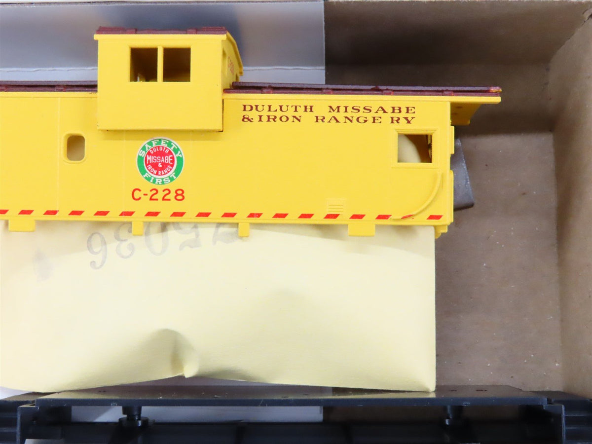 HO Scale Athearn Kit #5393 DM&amp;IR Missabe Road Extended Vision Caboose #C-228