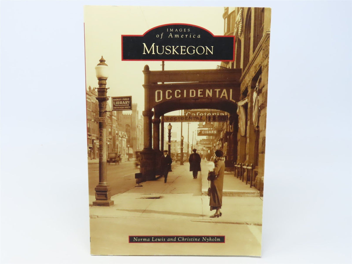 Muskegon (Images of America) by Norma Lewis &amp; Christine Nyholm ©2018 SC Book