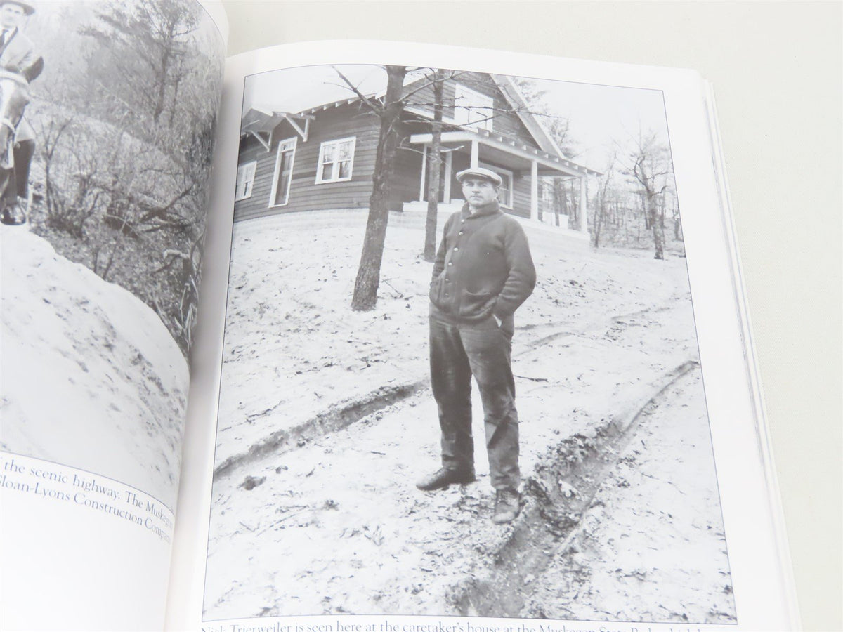 Muskegon (Images of America) by Norma Lewis &amp; Christine Nyholm ©2018 SC Book