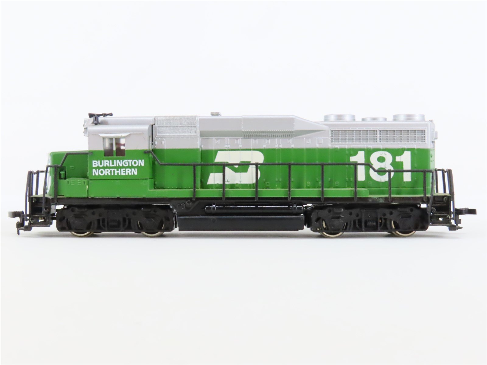 HO Scale Bachmann BN Burlington Northern EMD GP30 Diesel Locomotive #181