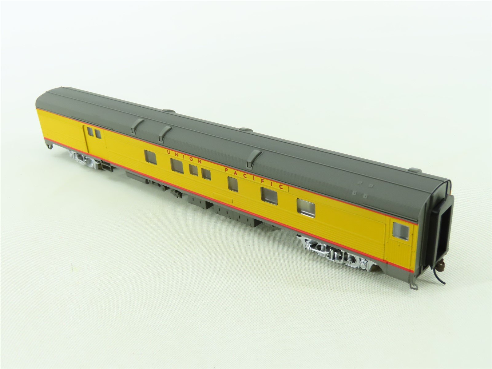 HO Scale Walthers 932-6474 UP Union Pacific 85' Budd Baggage 