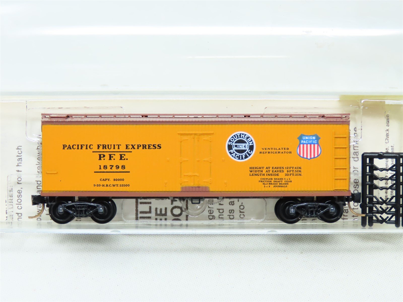 N Kadee Micro-Trains MTL 47060 SP UP PFE Pacific Fruit Express 40' Reefer #18798
