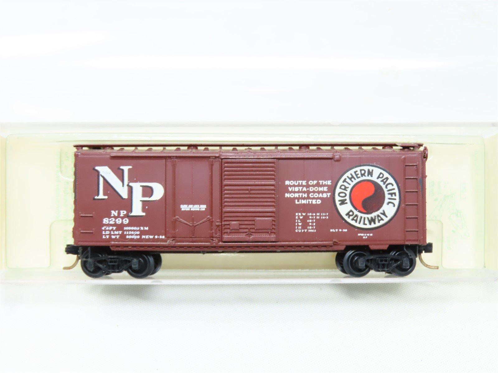 N Scale Kadee Micro-Trains MTL 22177 NP Northern Pacific 40' Box Car #8299