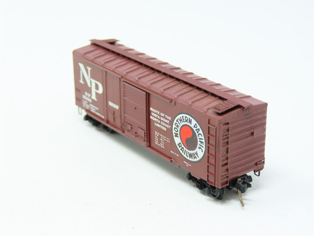 N Scale Kadee Micro-Trains MTL 22177 NP Northern Pacific 40&#39; Box Car #8299