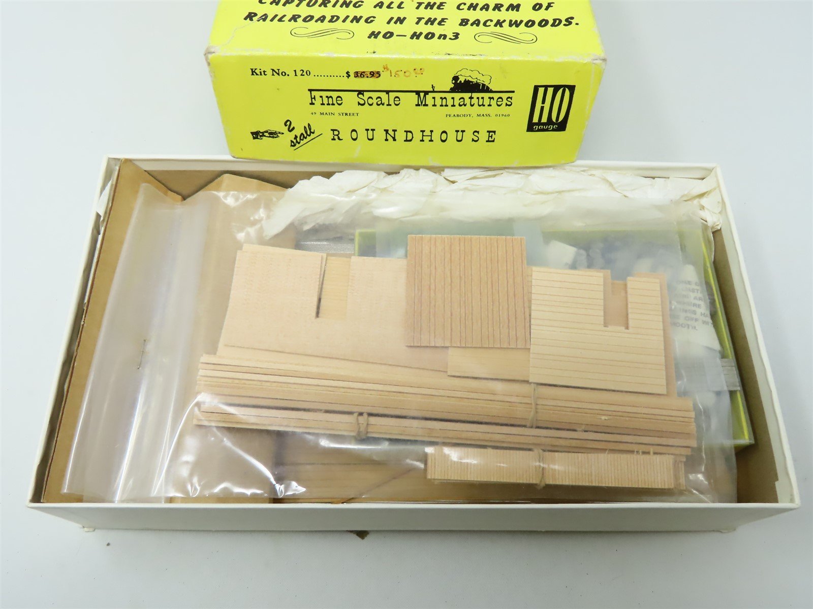 HO/HOn3 Scale Fine Scale Miniatures Kit #120 2-Stall Roundhouse