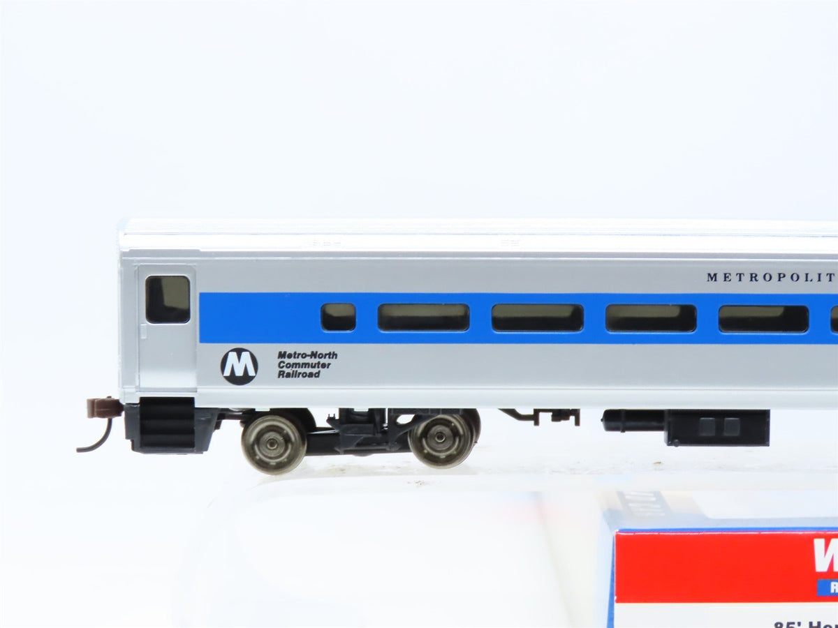 HO Walthers #932-6074 Metro-North 85&#39; Horizon Fleet Commuter Coach Passenger