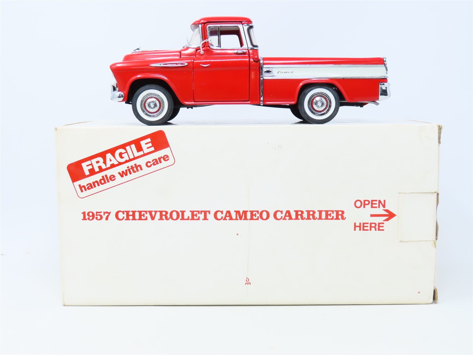 1/24 Scale Danbury Mint Die-Cast 1957 Chevrolet Cameo Carrier 