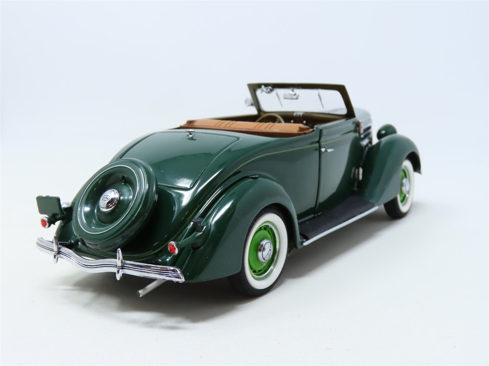 1/24 Scale Franklin Mint #B11XA09 Die-Cast 1936 Ford Cabriolet 