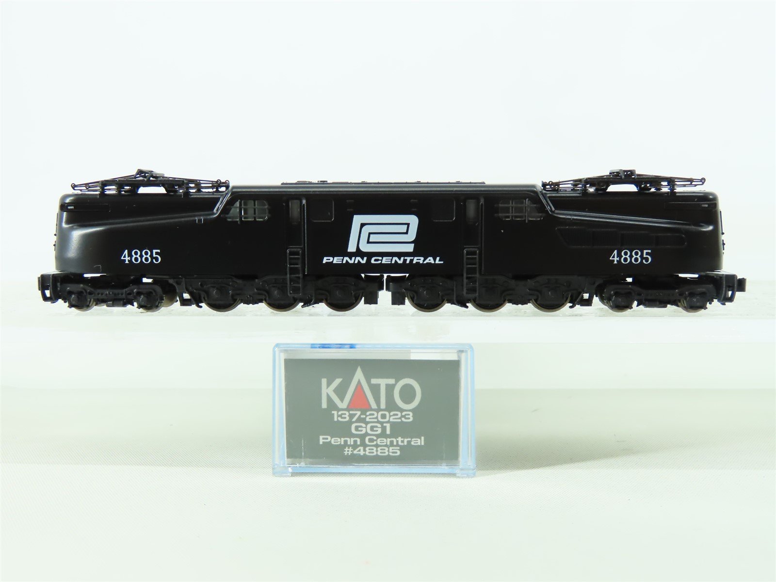 N Scale KATO 137-2023 PC Penn Central GG-1 Electric Locomotive #4885