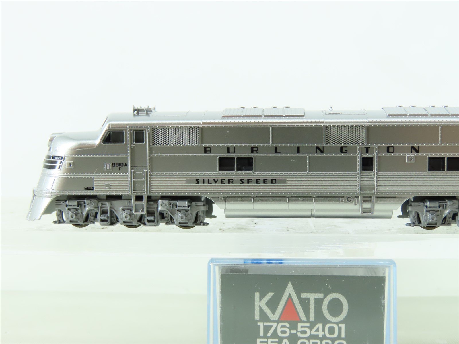 N Scale KATO 176-5401 CB&Q Burlington Route EMD E5A Diesel #9910A