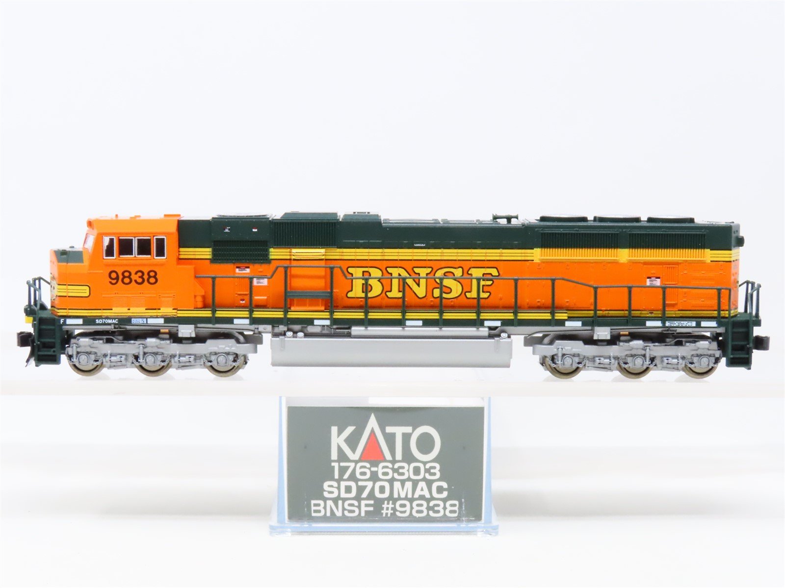N Scale KATO 176-6303 BNSF Railway SD70MAC Diesel Locomotive #9838