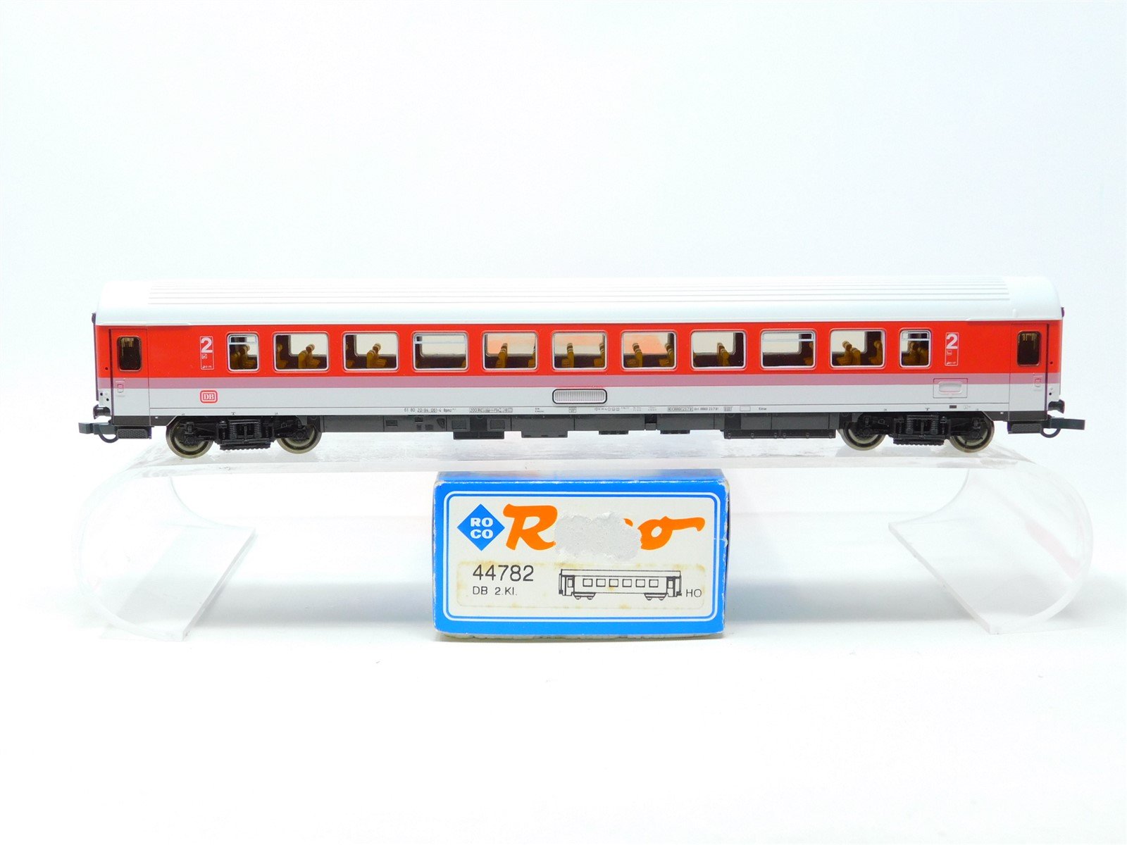 HO Scale Roco 44782 DB German 2nd Class Coach Passenger Car #061-4
