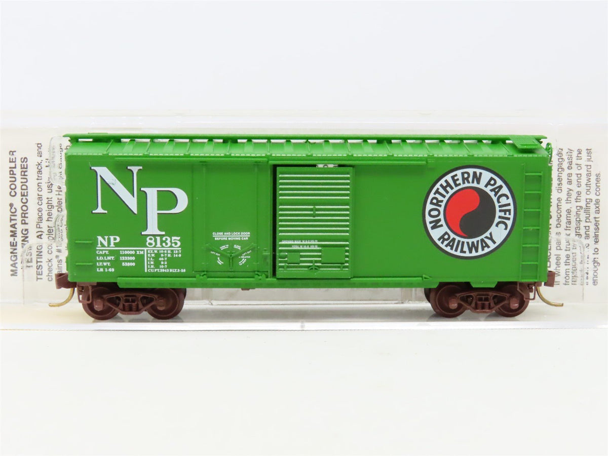 N Micro-Trains MTL 22090 NP Northern Pacific 40&#39; Combination Door Box Car #8135