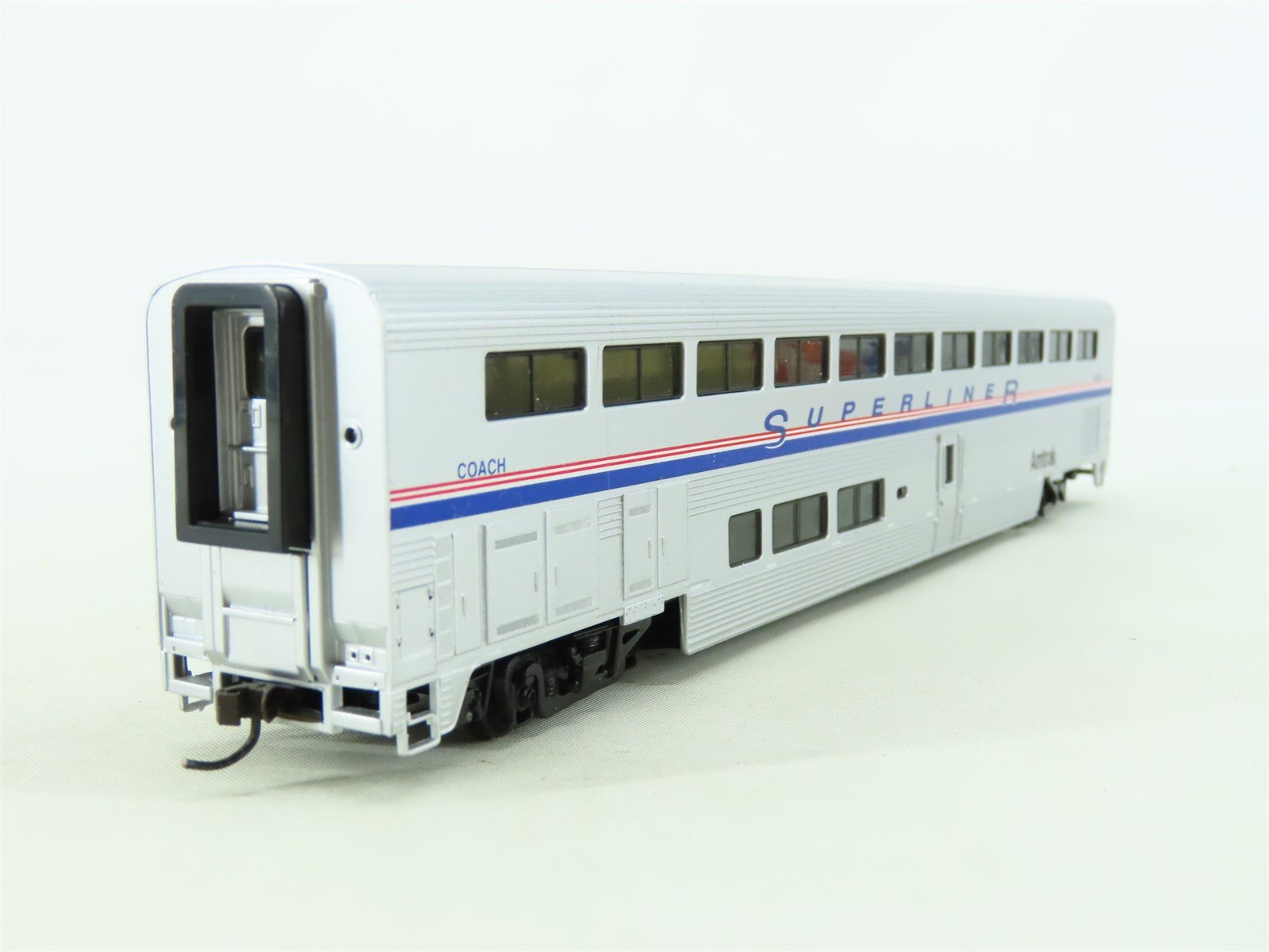 HO Scale Walthers #932-6101 AMTK Amtrak 85' Superliner II Coach 