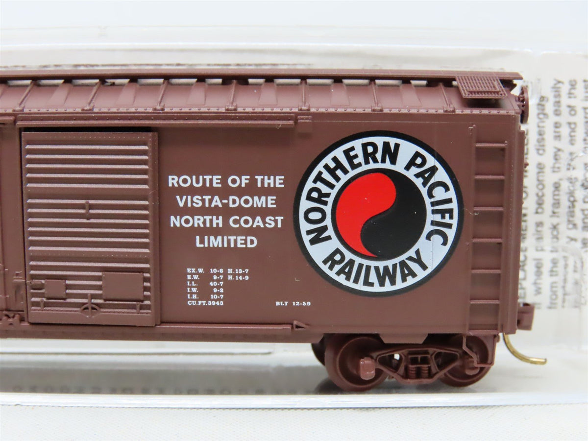 N Micro-Trains MTL 22040 NP Northern Pacific 40&#39; Combination Door Box Car #8723