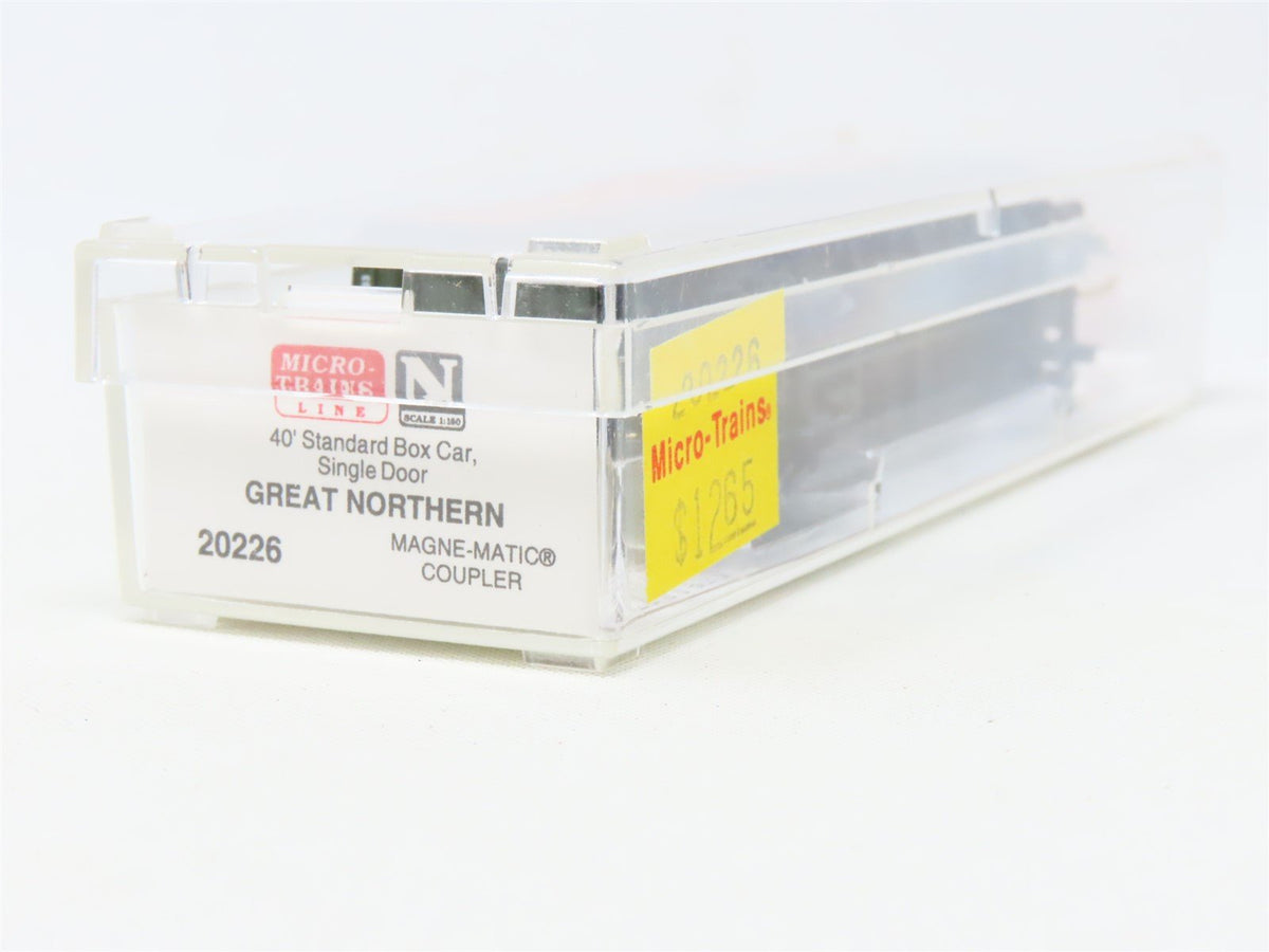 N Scale Micro-Trains MTL 20226 GN Great Northern 40&#39; Single Door Box Car #2533