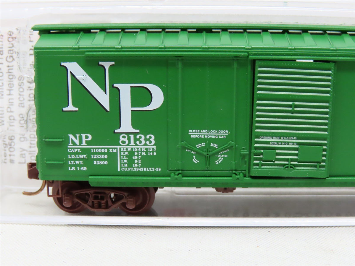 N Micro-Trains MTL 22090 NP Northern Pacific 40&#39; Combination Door Box Car #8133
