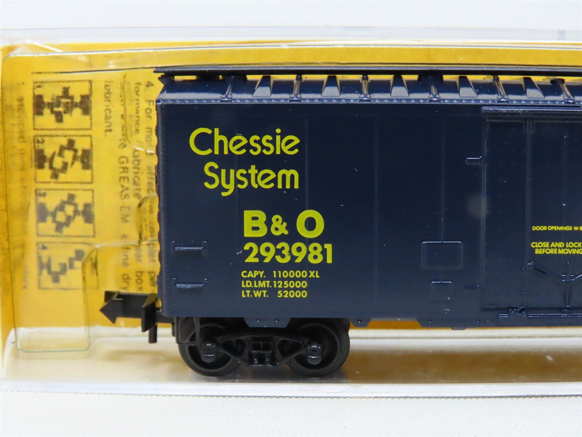 N Scale Kadee Micro-Trains MTL 21091 B&amp;O Chessie System Plug Door Box Car 293981