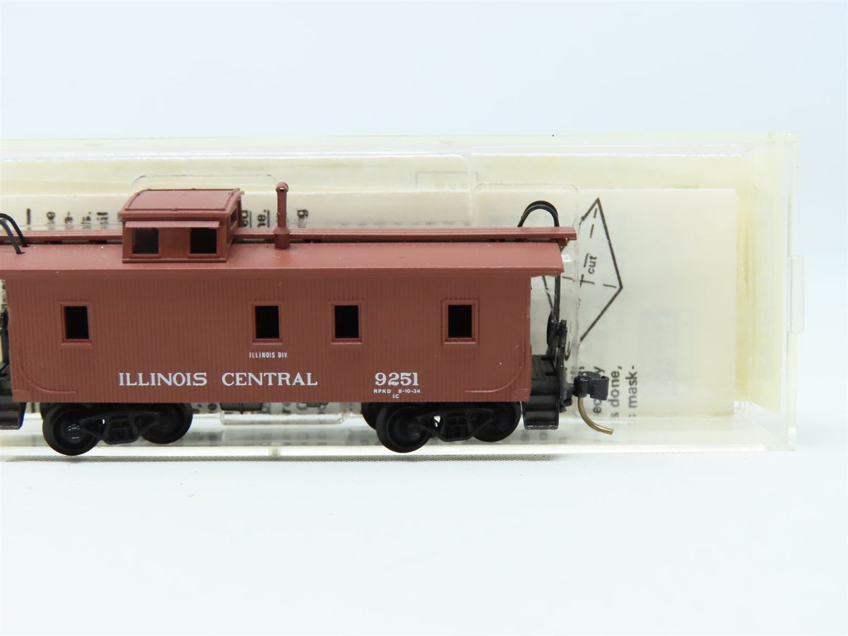 N Micro-Trains MTL #50030 IC Illinois Central 34&#39; Wood Sheathed Caboose #9251