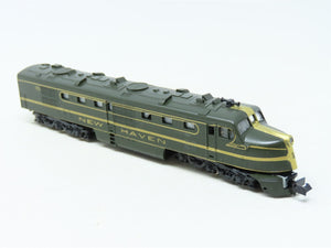 N Scale Con-Cor 2402 NH New Haven DL109 Diesel Locomotive #0700