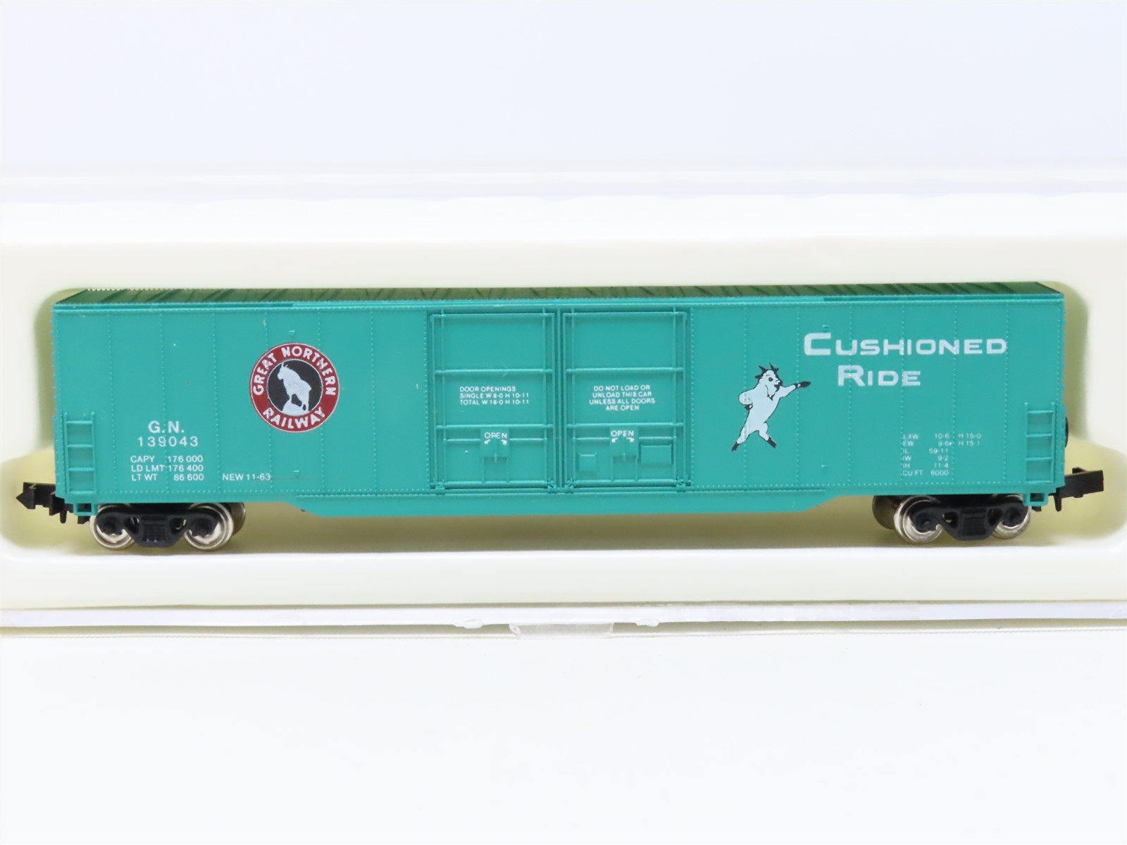 N Scale Con-Cor 001-557003-3 GN Great Northern 60' Double Door Box Car #139043
