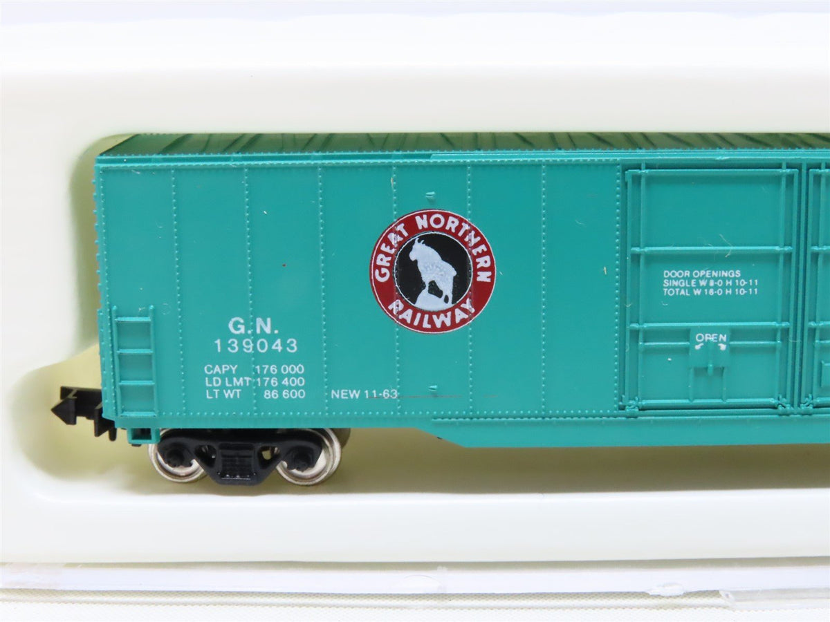 N Scale Con-Cor 001-557003-3 GN Great Northern 60&#39; Double Door Box Car #139043