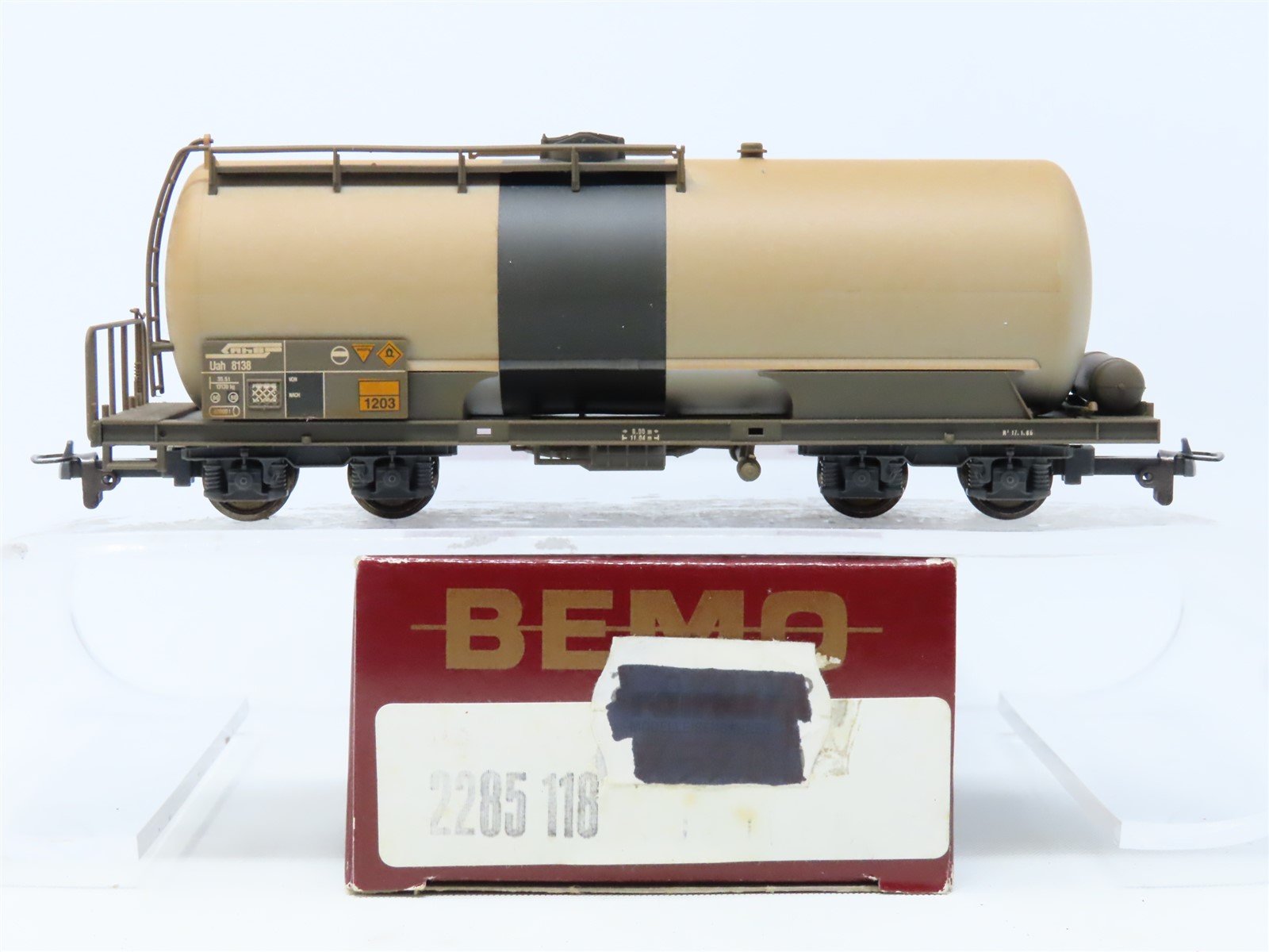 HOm Scale Bemo 2285-118 RhB Rhaetian Railway Tank Car #8138 - Weathered